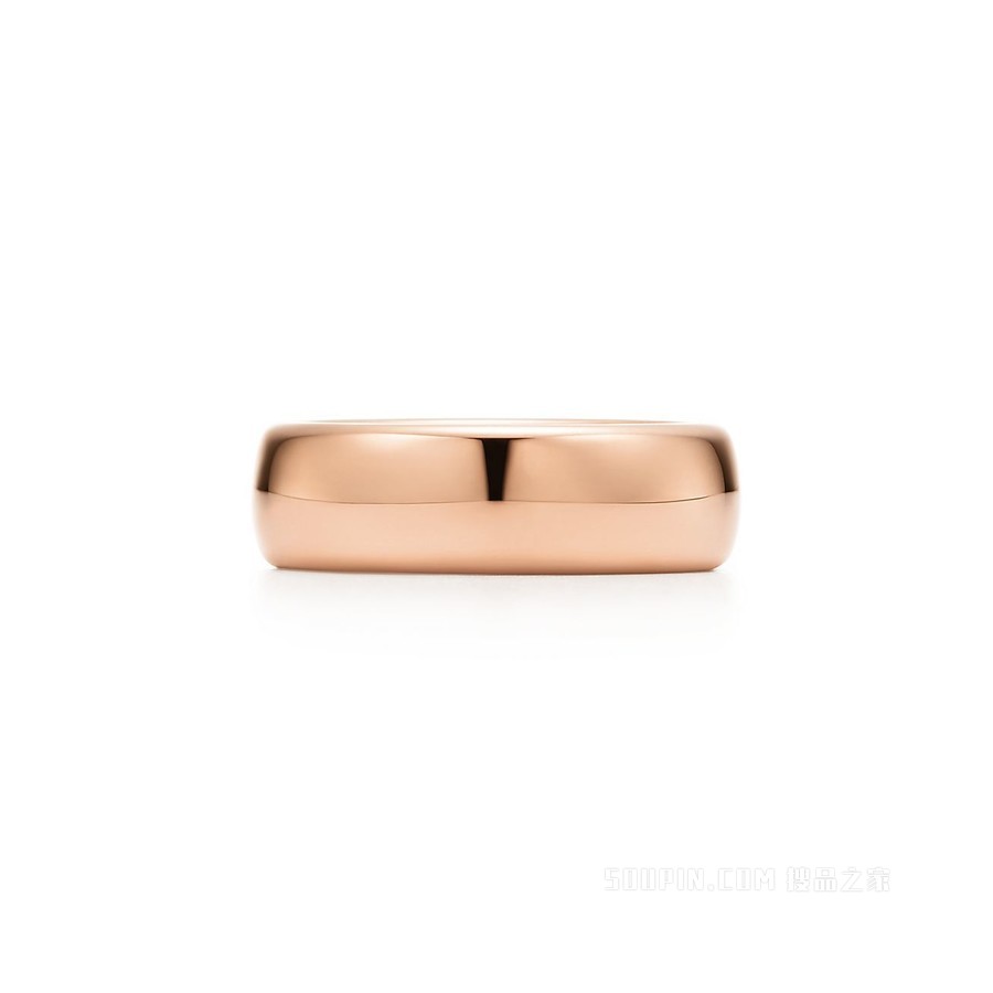 Tiffany Classic™ 系列 18K 玫瑰金婚戒，6 毫米宽。