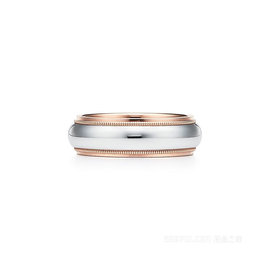 Tiffany Classic™ 系列铂金及 18K 玫瑰金珠形边饰婚戒。