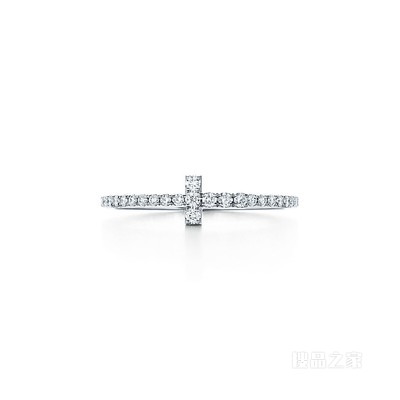 Tiffany T 系列 18K 白金镶钻线圈戒指。