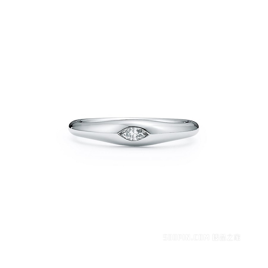 Elsa Peretti® 系列铂金镶嵌榄尖形切割钻戒。