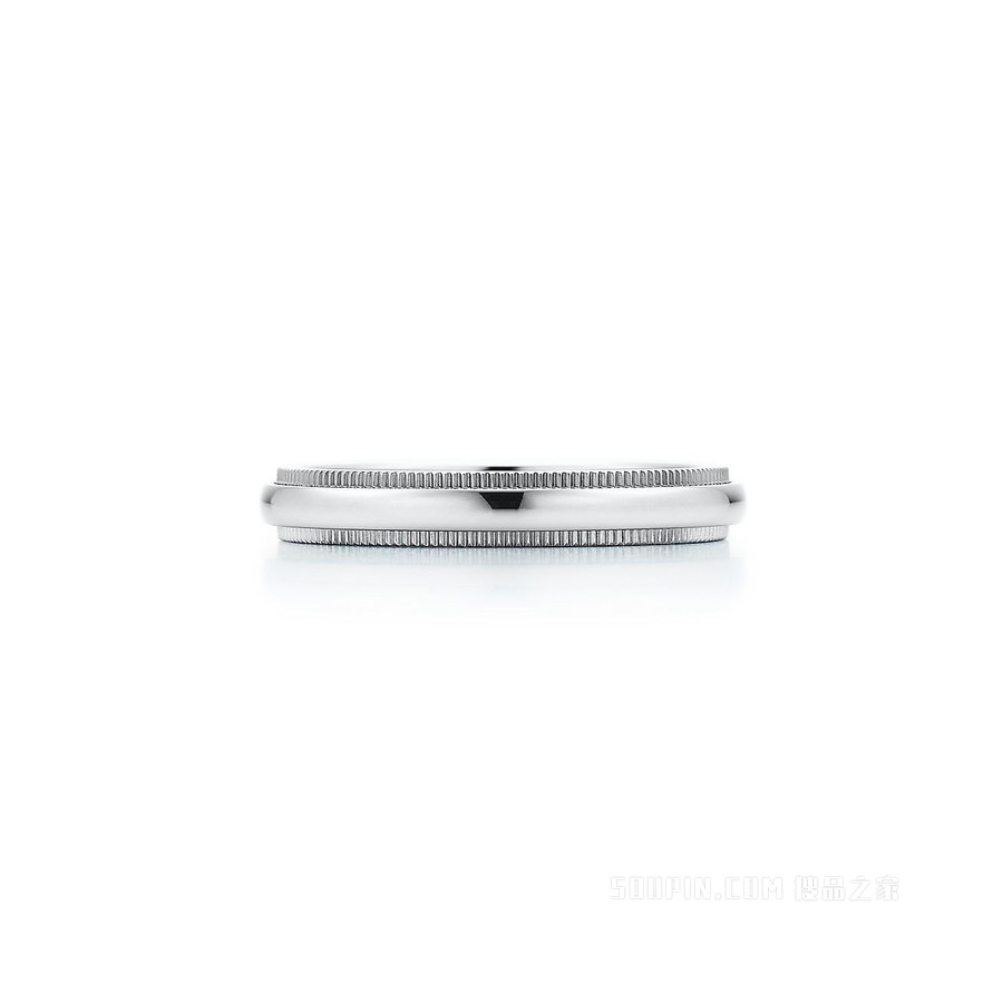 Tiffany Classic™ 系列铂金珠形边饰婚戒，3 毫米宽。