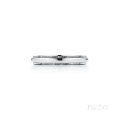 Tiffany Classic™ 系列铂金珠形边饰婚戒，3 毫米宽。