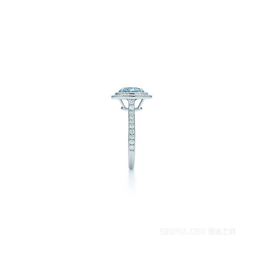 Tiffany Soleste 系列铂金镶嵌 0.70 克拉海蓝宝石和钻石戒指。