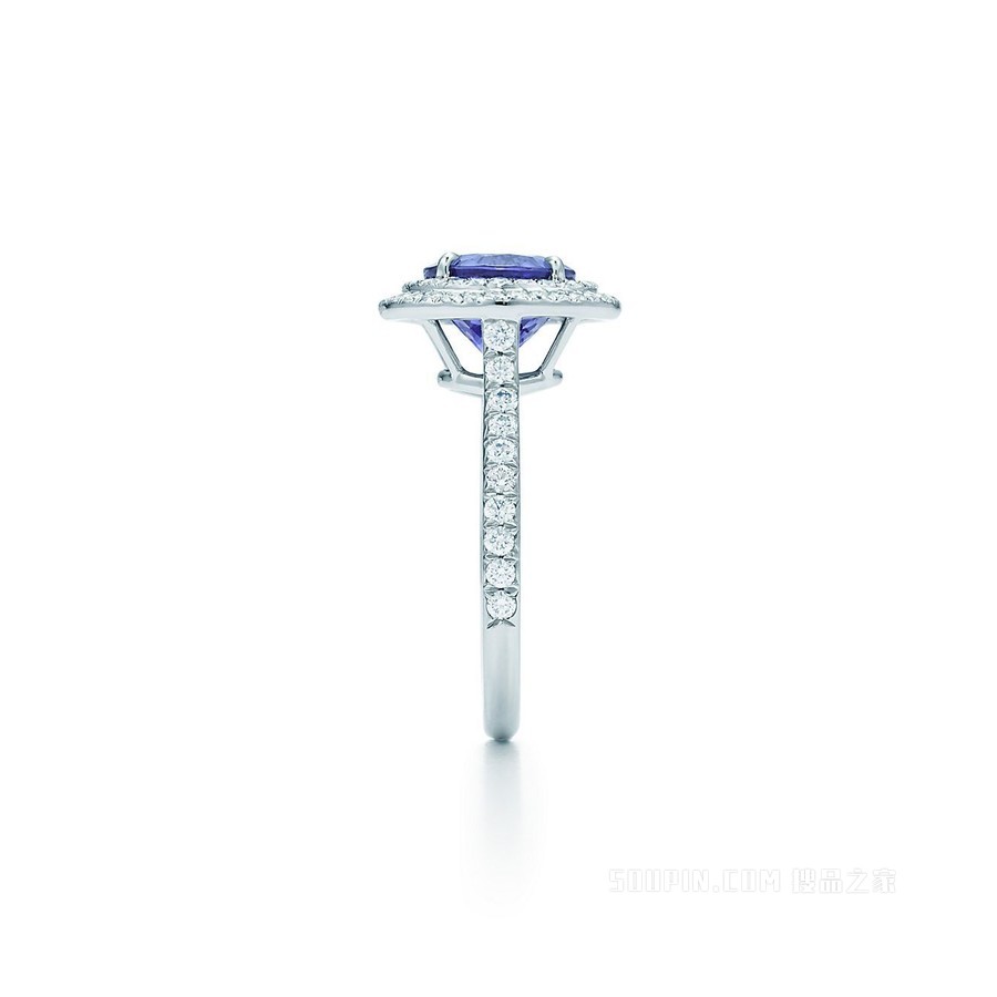 Tiffany Soleste 系列铂金镶嵌 0.70 克拉坦桑石和钻石戒指。