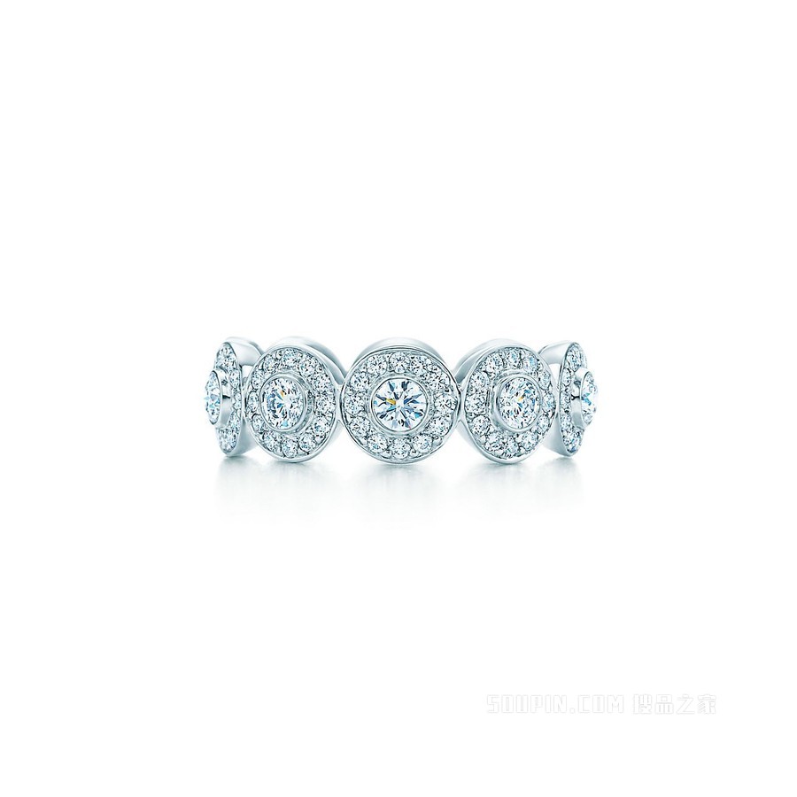 Tiffany Circlet 系列铂金镶钻戒指。