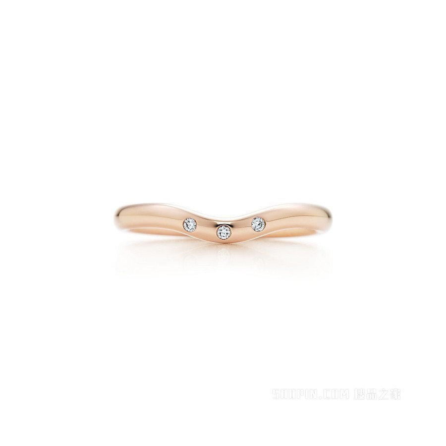 Elsa Peretti® 系列 18K 玫瑰金镶钻婚戒。