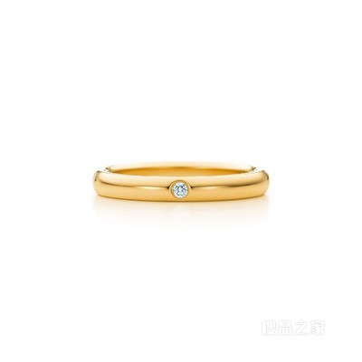 Elsa Peretti® 系列 18K 黄金镶钻戒指。