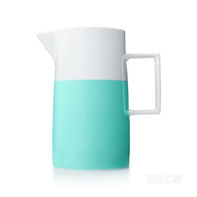 Color Block 系列骨瓷水壶。