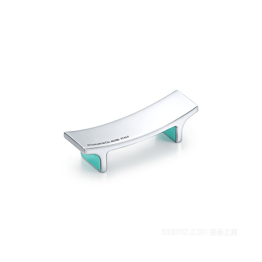 Everyday Objects 系列美国胡桃木及纯银筷子套装。