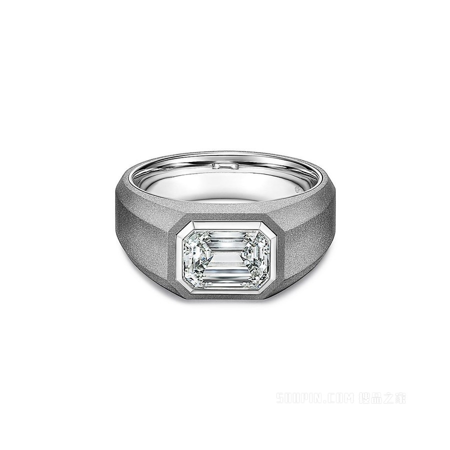 The Charles Tiffany® Setting:男士灰色钛金订婚钻戒