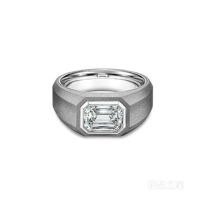 The Charles Tiffany® Setting:男士灰色钛金订婚钻戒