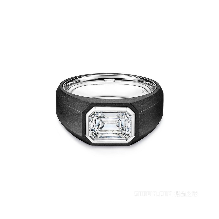 The Charles Tiffany® Setting:男士黑色钛金订婚钻戒