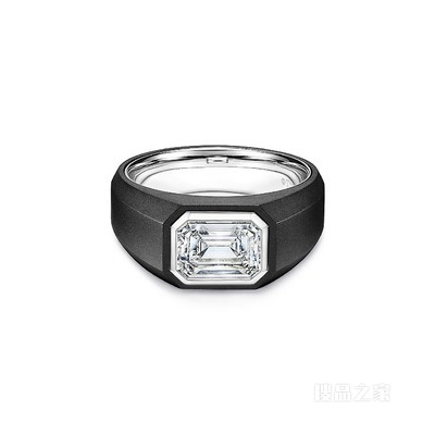 The Charles Tiffany® Setting:男士黑色钛金订婚钻戒