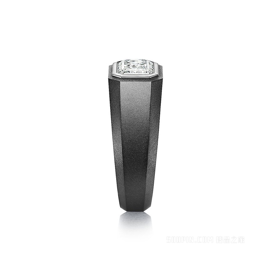 The Charles Tiffany® Setting:男士黑色钛金订婚钻戒