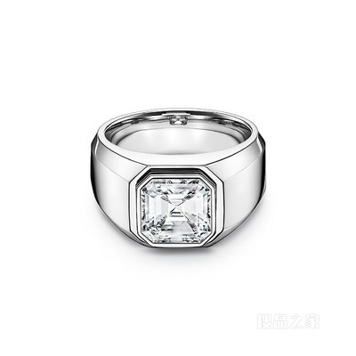 The Charles Tiffany® Setting 男士订婚钻戒