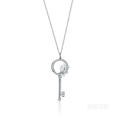 Tiffany Keys 系列 Tiffany Victoria™ 铂金镶钻藤蔓圈形钥匙，中号。