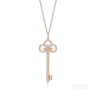 Tiffany Keys 系列 18K 玫瑰金镶钻鸢尾花钥匙吊坠，大号。