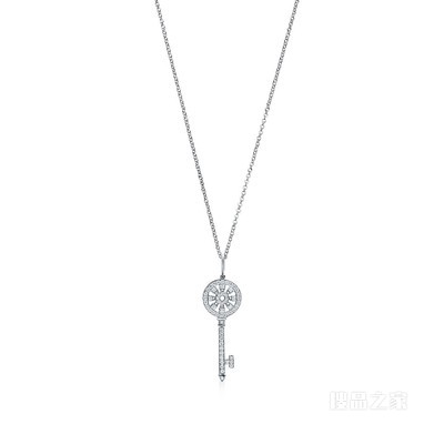 Tiffany Keys 系列铂金镶钻圆形花瓣迷你钥匙吊坠。