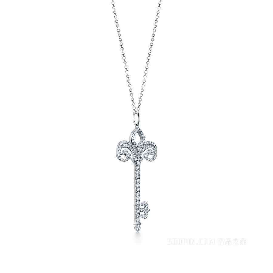 Tiffany Keys 系列铂金镶钻鸢尾花形中号钥匙吊坠。