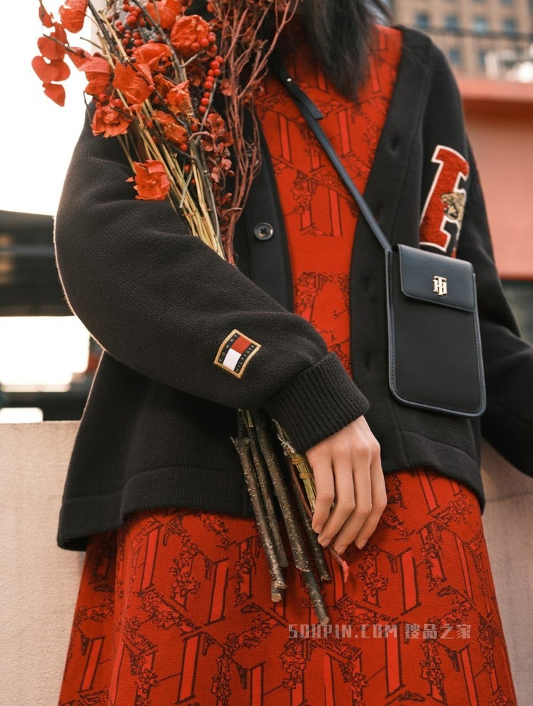 Tommy【新春系列】22新款虎年女装时尚新年金属LOGO手机包11158