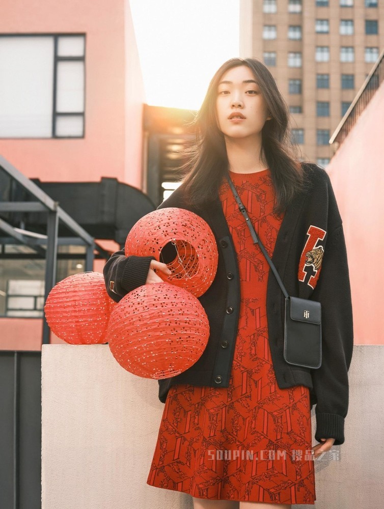 Tommy【新春系列】22新款虎年女装时尚新年金属LOGO手机包11158