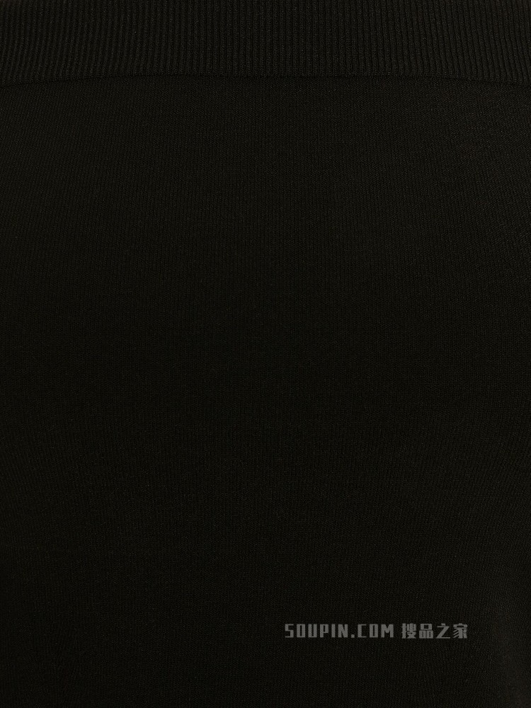 露肩针织上衣