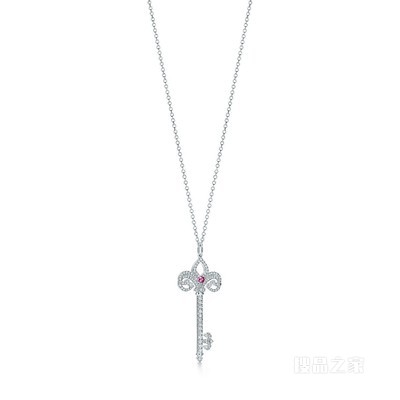 Tiffany Keys 系列 Tiffany Fleur de Lis 铂金镶嵌宝石钥匙吊坠。