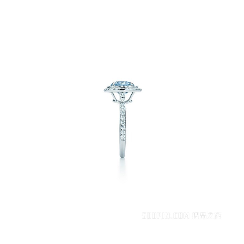 Tiffany Soleste 系列铂金镶嵌 0.70 克拉海蓝宝石和钻石戒指。