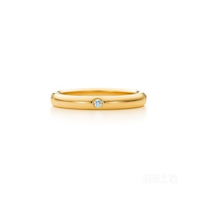 Elsa Peretti® 系列 18K 黄金镶钻戒指。