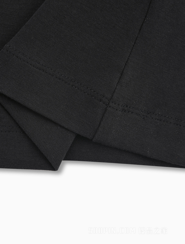 Calvin Klein 22春季新款男士简约休闲V领透气层叠LOGO短袖T恤ZM01866