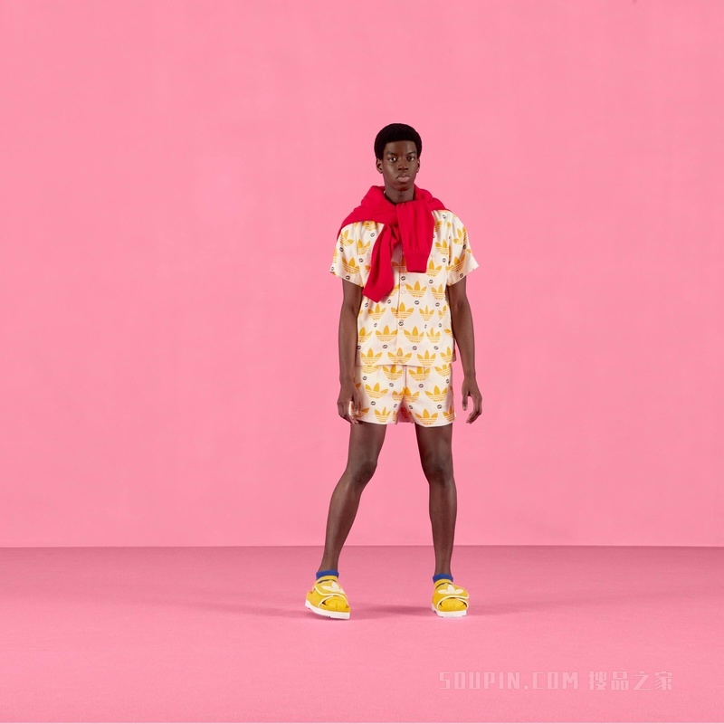 adidas x Gucci联名系列Trefoil印花保龄球衫 象牙白色和黑色