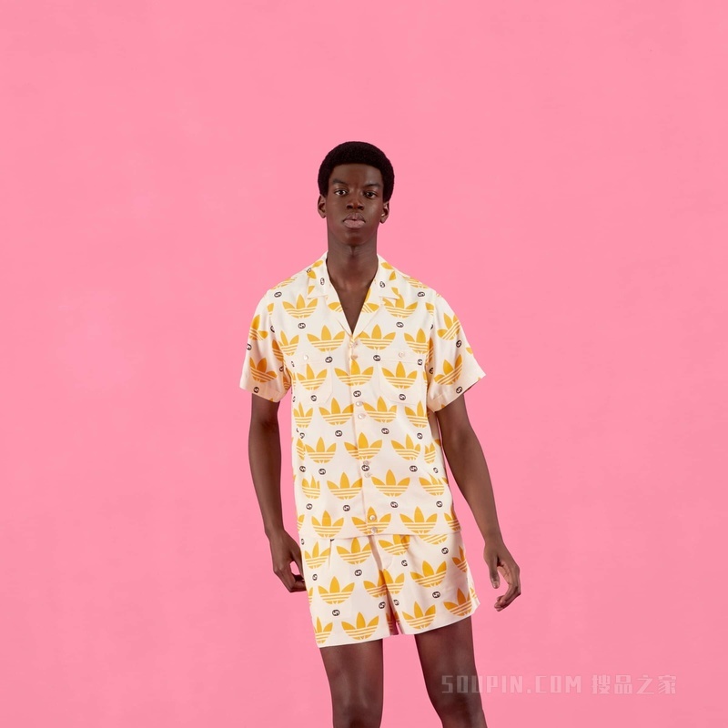 adidas x Gucci联名系列Trefoil印花保龄球衫 象牙白色和黑色