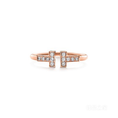 Tiffany T 系列 18K 玫瑰金镶钻线圈戒指。