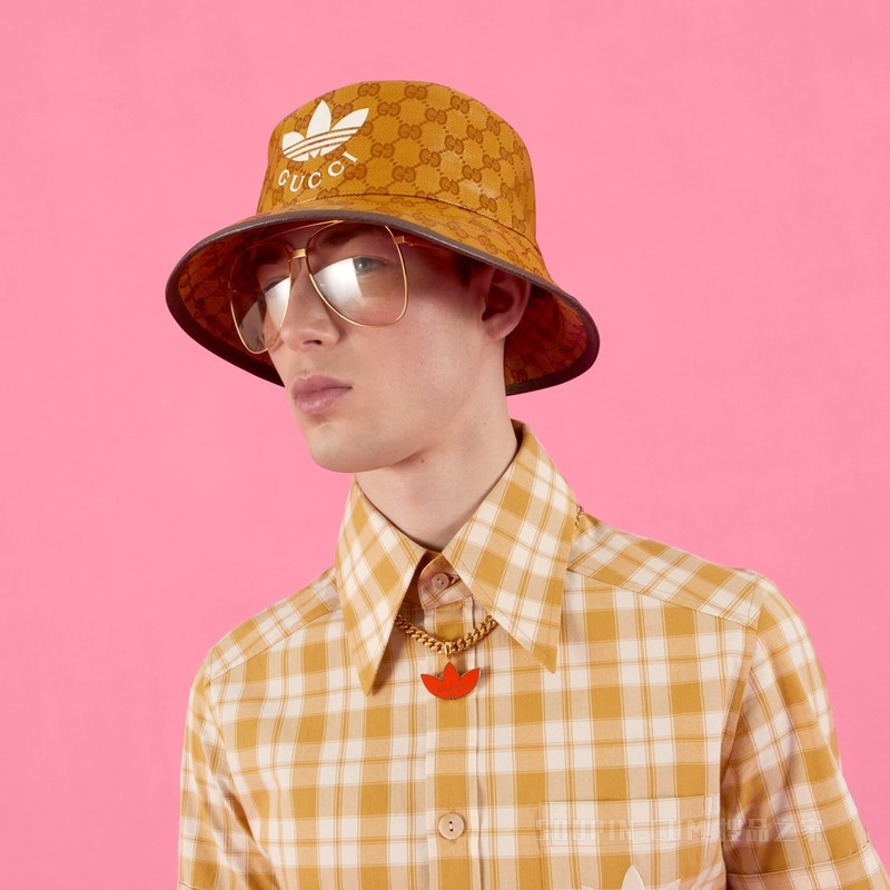 adidas x Gucci联名系列饰Trefoil吊坠马衔索链项链 黄金色调金属