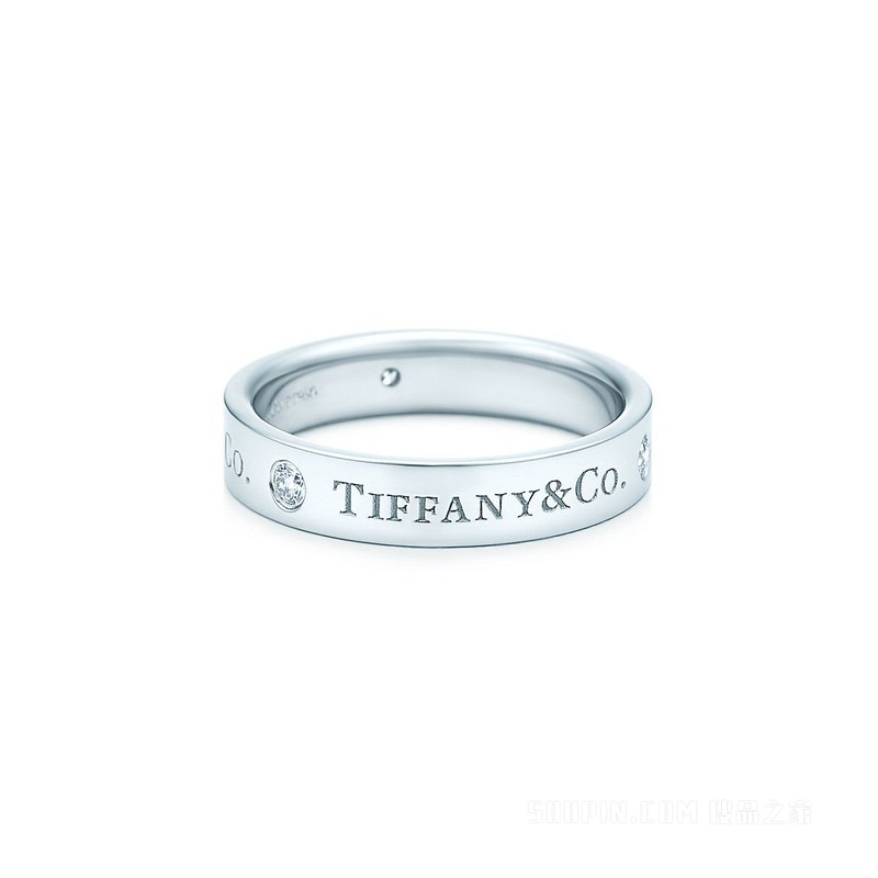 Tiffany & Co.® 系列铂金镶钻戒指，宽 4 毫米。