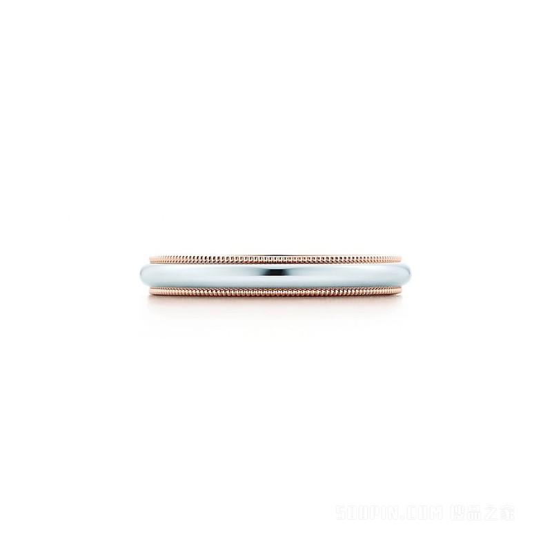 Tiffany Classic™ 系列铂金及 18K 玫瑰金珠形边饰婚戒。