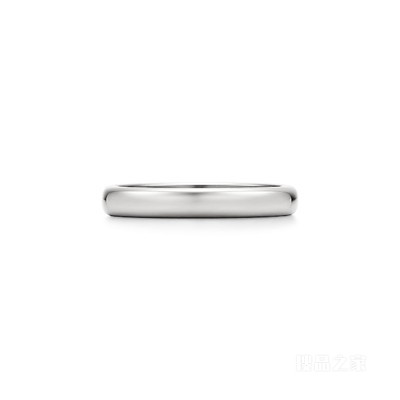 Tiffany Classic™ 系列铂金婚戒，3 毫米宽。