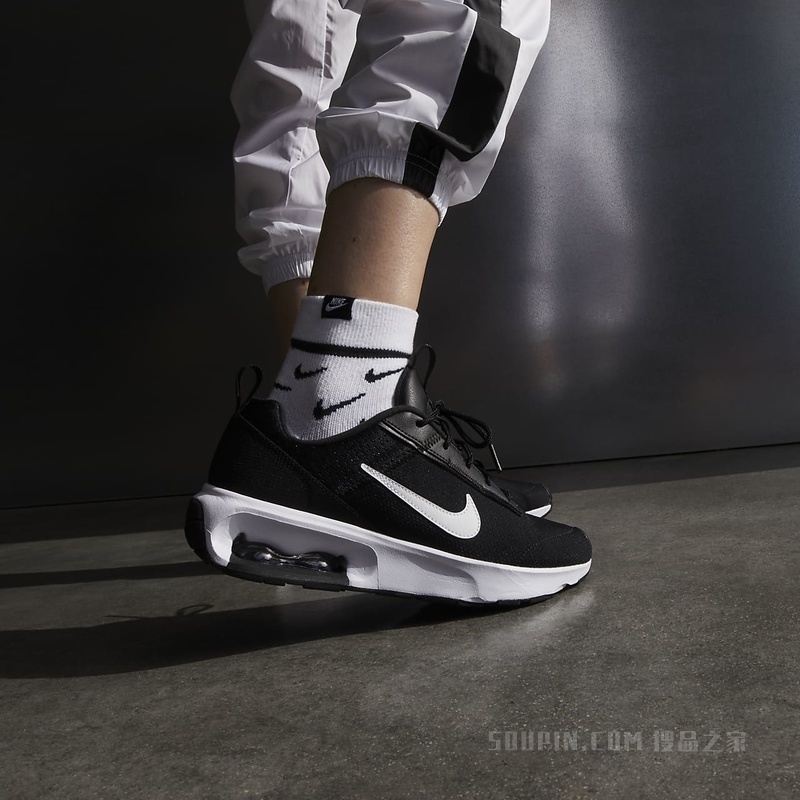 Nike Air Max INTRLK Lite 女子运动鞋