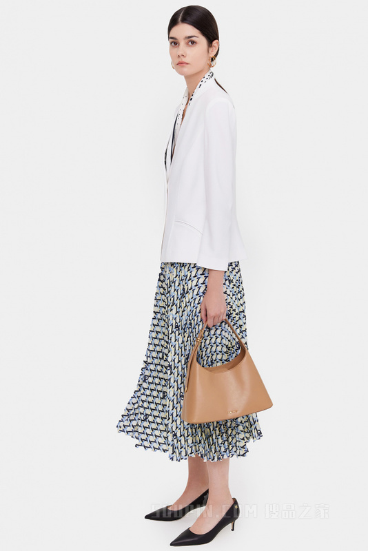 “韵律波点”系带装饰西装