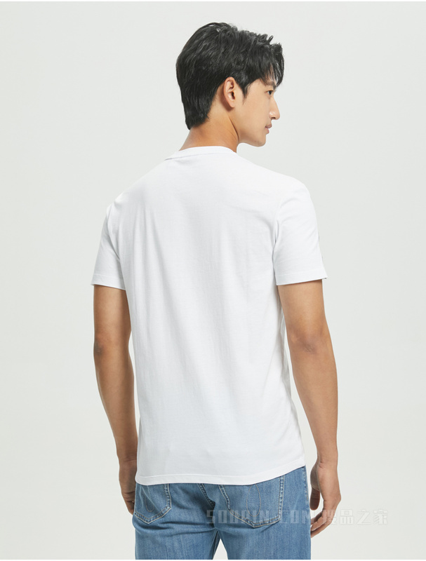 Calvin Klein 22春夏男士时尚圆领串标织带印花吸汗透气短袖T恤40HC212