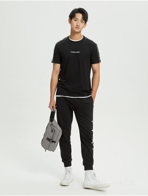 Calvin Klein 22春夏男士时尚圆领串标织带印花吸汗透气短袖T恤40HC212