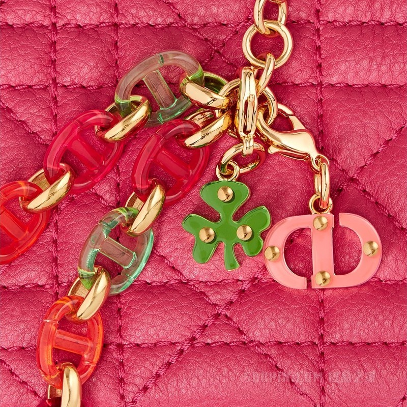 Dior Caro iPhone 13 Pro 手机壳 亮粉色牛皮革藤格纹搭配手链