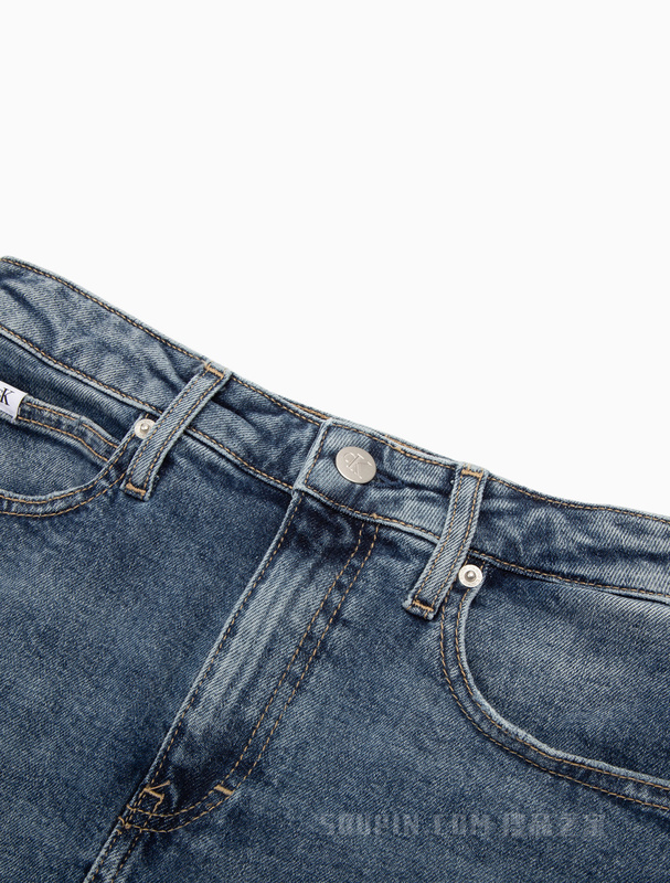 Calvin Klein 22春夏女士休闲铆钉扣LOGO贴片高腰A字牛仔短裙J218474