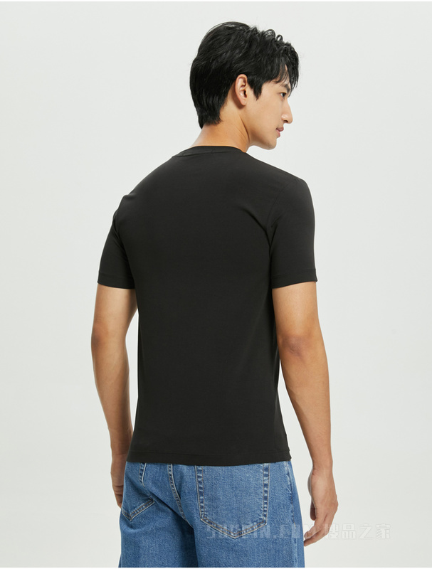 Calvin Klein 22初秋男士休闲线型叠印LOGO修身圆领透气短袖T恤J321529