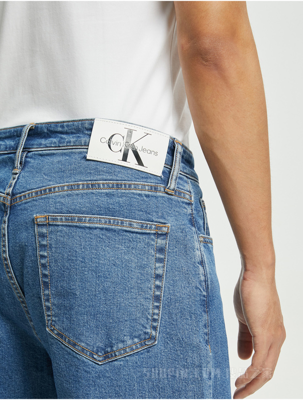 Calvin Klein 22秋冬新款男士复古时尚LOGO贴片宽松阔腿牛仔裤J322281