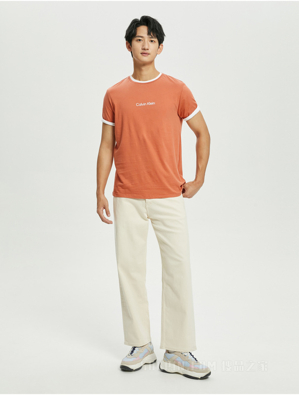 Calvin Klein 22春夏新款男士舒适圆领纯棉透气简约印花短袖T恤40HC236