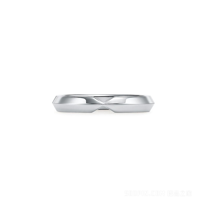 The Tiffany® Setting 系列铂金嵌套窄式戒指，宽 3 毫米。