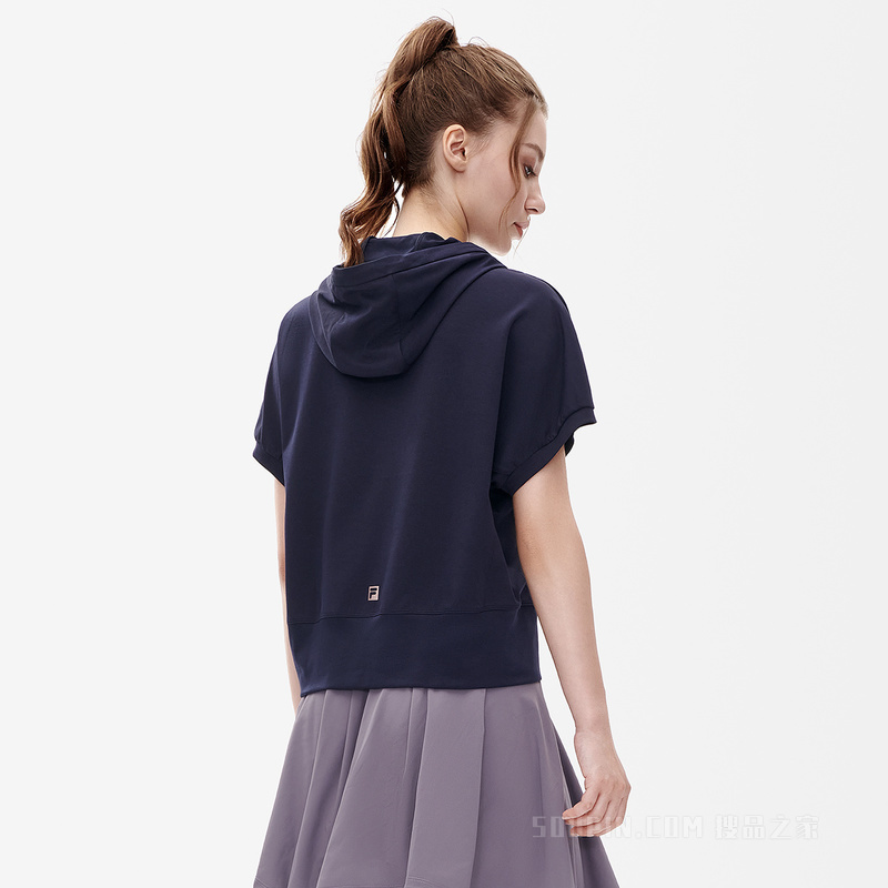 FILA拿铁女孩柔感舒练短T