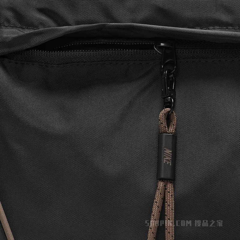 Nike Sportswear Essentials 托特包
