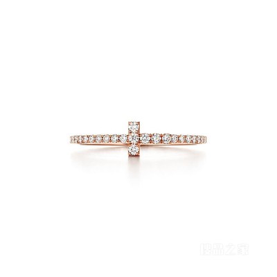 Tiffany T 系列 18K 玫瑰金镶钻线圈戒指。